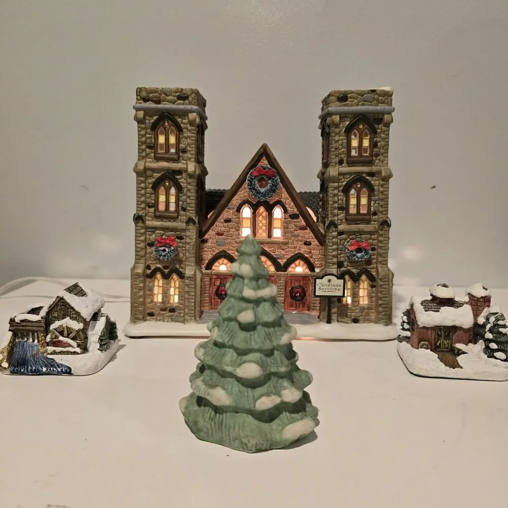 St Nicholas Square Lighted Cathedral of Peace Village Collection 1998 Retired